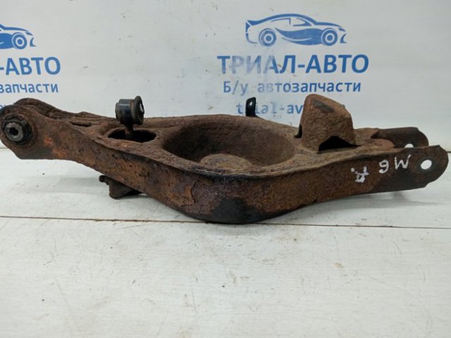 Важіль задньої підвіски нижній, правий GSY128300 MAZDA