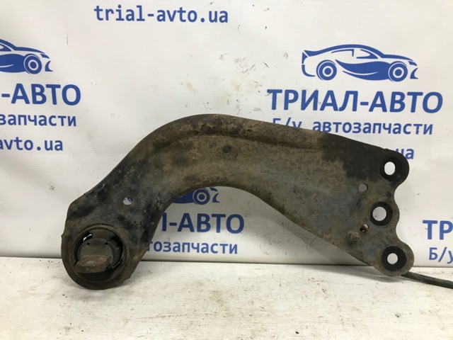 Важіль/тяга задньої підвіски подовжній нижній, правий KD3528200B MAZDA