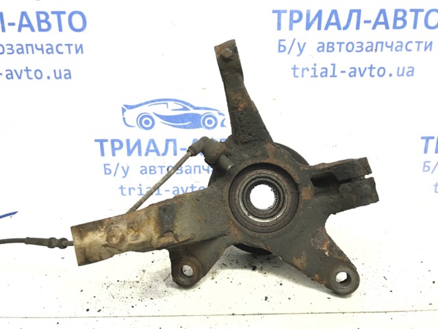 Цапфа поворотна права L20633020A MAZDA