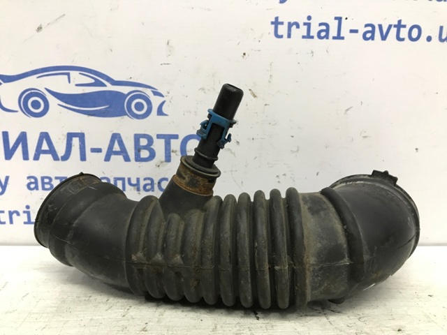 Дросельний патрубок L33E13220 MAZDA