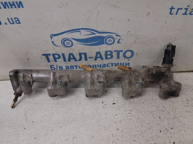 Рампа форсунок системи упорскування палива L3K913150B MAZDA