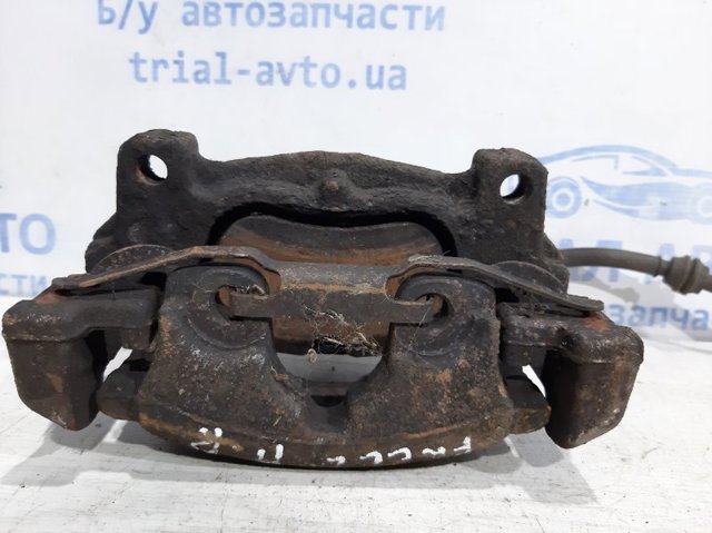 Супорт гальмівний, передній, правий LR000568 LAND ROVER