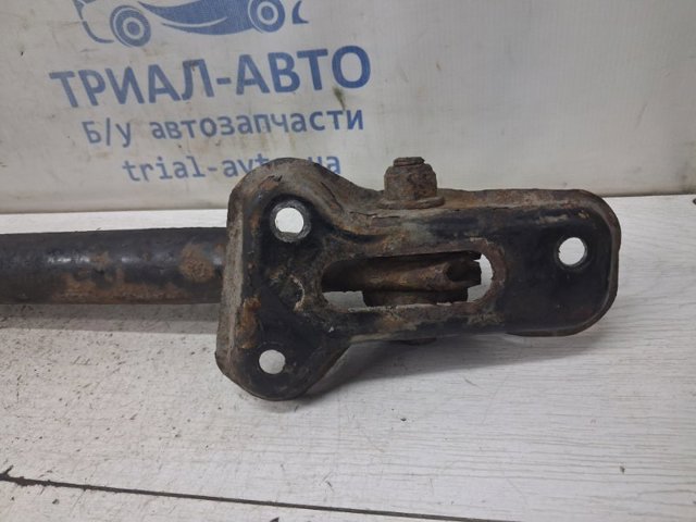 Важіль/тяга задньої підвіски подовжній нижній, лівий LR001176 LAND ROVER