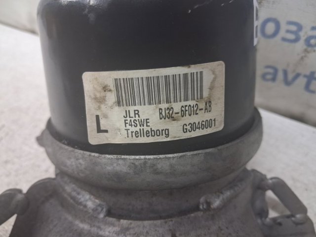 Права подушка мотора LR024729 LAND ROVER