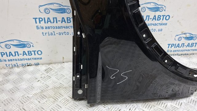 Переднє праве крило LR027589 LAND ROVER