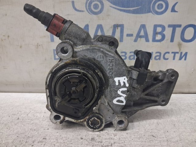 Насос вакуумний LR037627 LAND ROVER