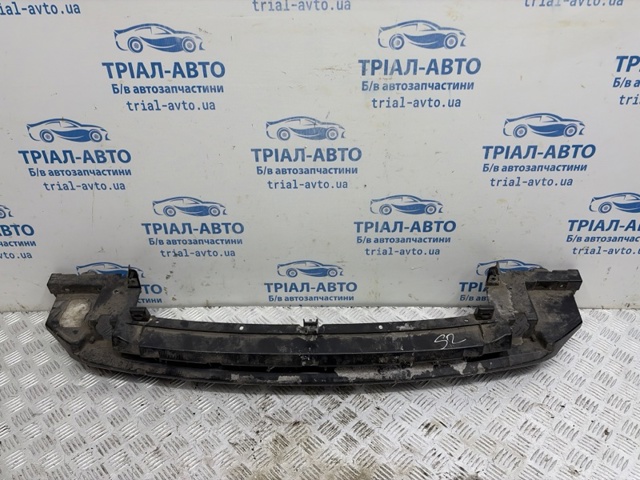 Кронштейн бампера переднього, центральний LR038530 LAND ROVER