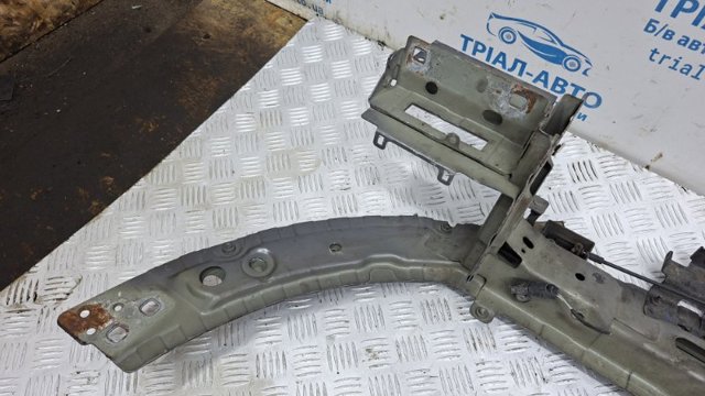 Рамка радіатора верхня LR048565 LAND ROVER