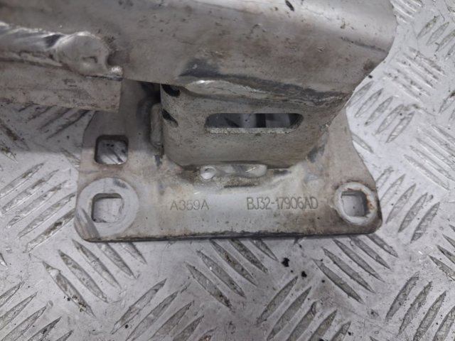 Шина бампера заднього LR066891 LAND ROVER