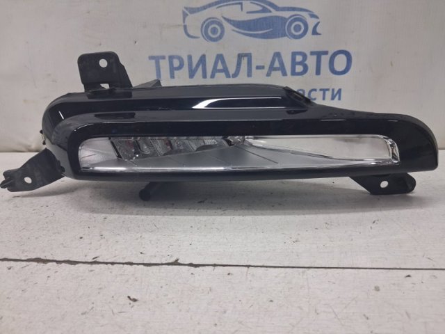 Протитуманка права LR068978 LAND ROVER