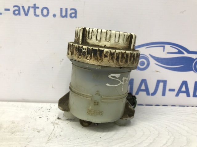 Бачок головного гальмівного циліндру MB858526 MITSUBISHI