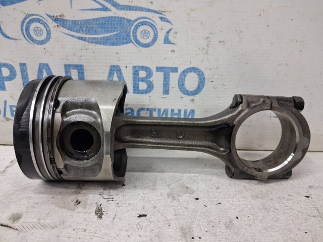Шатун двигуна MD371001 MITSUBISHI