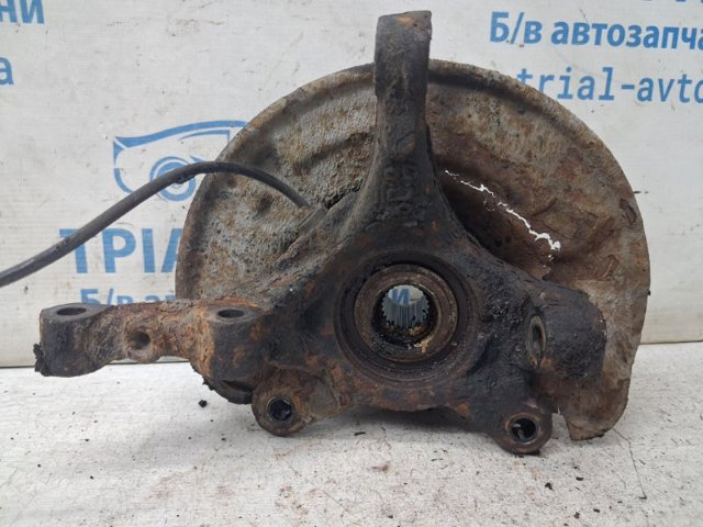 Кулак поворотний передній правий MN102068 MITSUBISHI