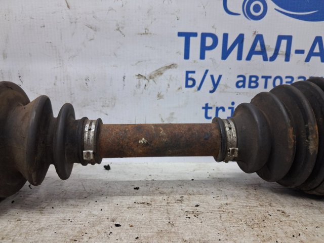 Піввісь передня ліва MN107605 MITSUBISHI