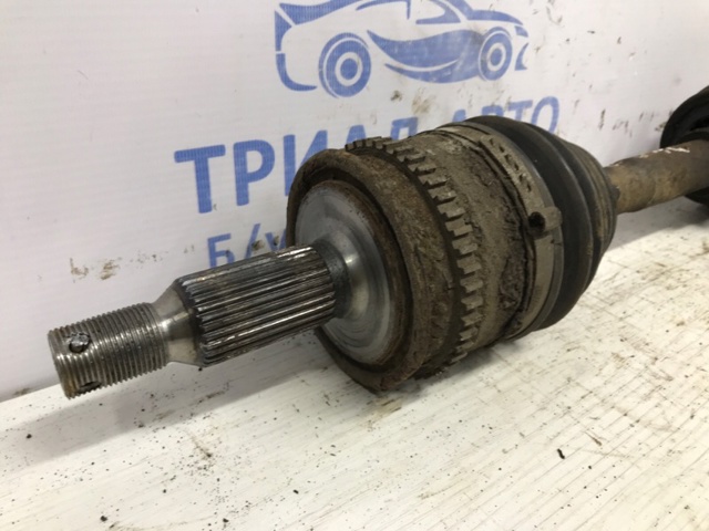 Привід лівий MN107605 MITSUBISHI