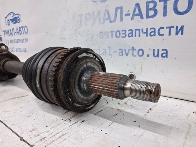 Привід передній правий MN110546 MITSUBISHI