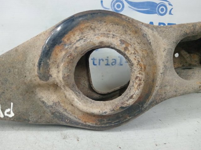 Важіль задньої підвіски нижній, лівий MN125431 MITSUBISHI
