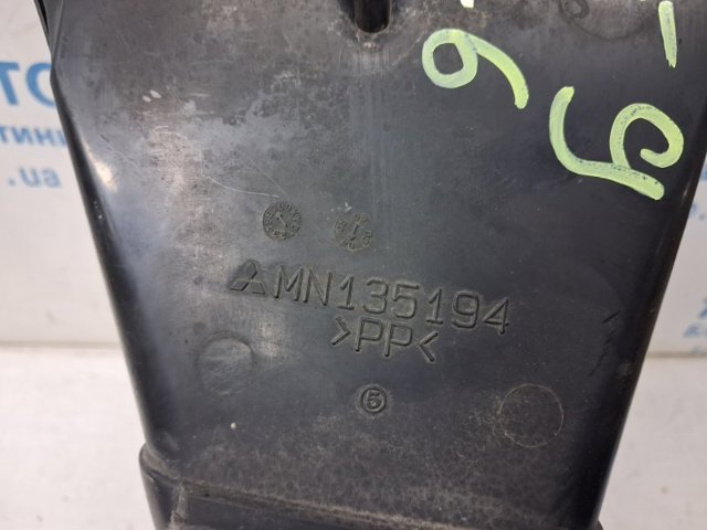 Повітрозабірник повітряного фільтра MN135194 MITSUBISHI