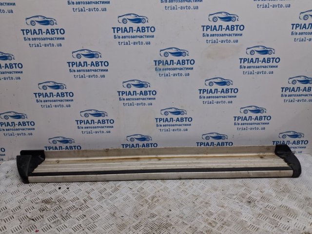 Підніжка права MN146128 MITSUBISHI