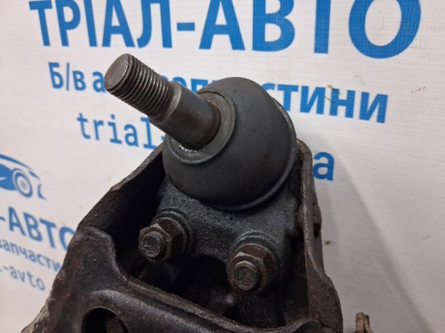 Правий важіль передній нижній підвіски MN150412 MITSUBISHI