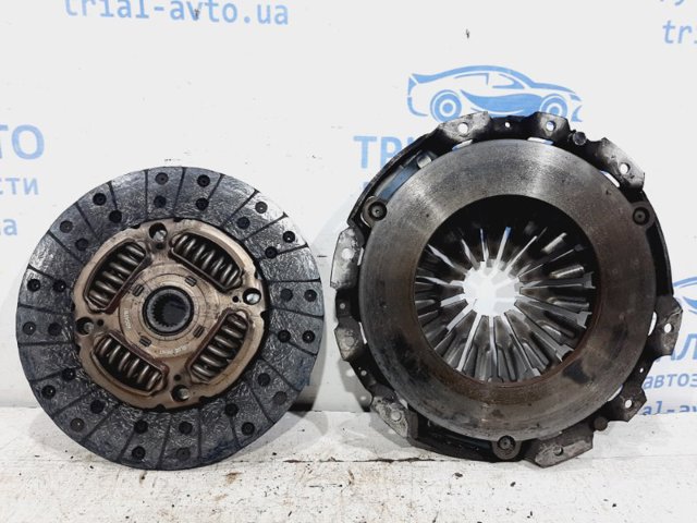 Натискний диск зчеплення MN171120 MITSUBISHI