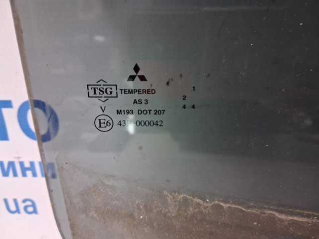 Вікно задніх дверей MN182276 MITSUBISHI