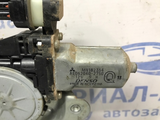 Склопідйомник задніх лівих дверей MN182403 MITSUBISHI
