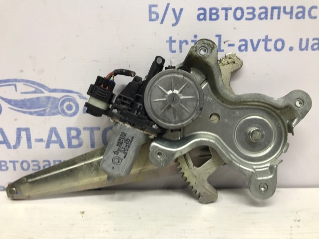 Склопідйомник задніх правих дверей MN182404 MITSUBISHI