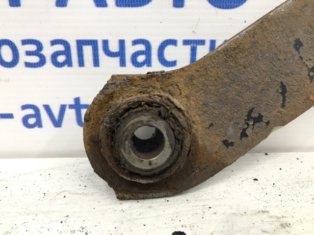 Балансир задній верхній, лівий/правий MN184100 MITSUBISHI
