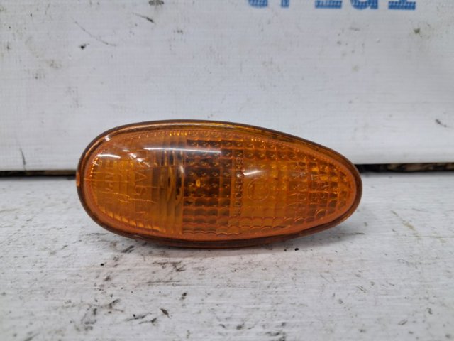 Повторювач повороту на крилі MR109488 MITSUBISHI