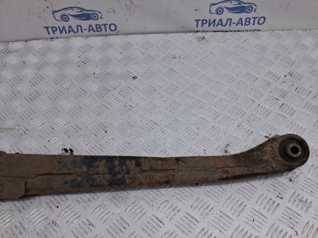 Важіль/тяга задньої підвіски подовжній нижній, правий MR234271 MITSUBISHI