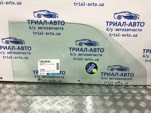 Скло передньої правої двері MR259236 MITSUBISHI