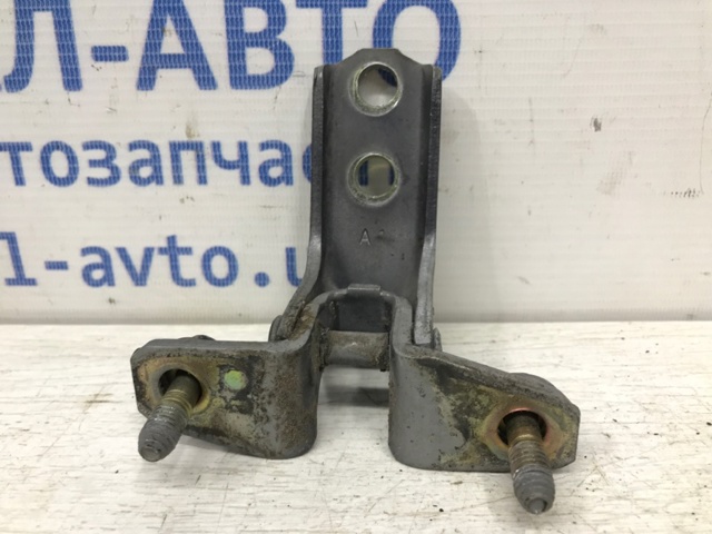 Петля задніх лівих дверей MR302271 MITSUBISHI