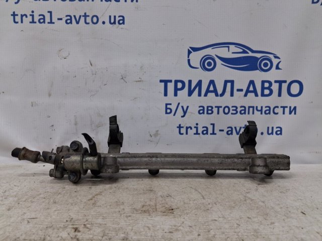 Рампа форсунок системи упорскування палива MR420461 MITSUBISHI