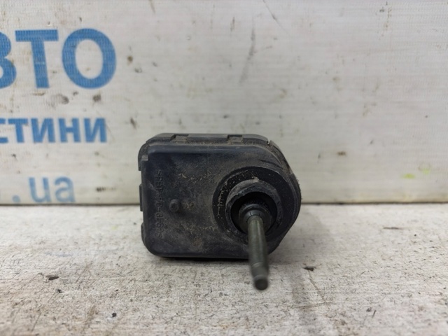 Коректор фари MR441372 MITSUBISHI