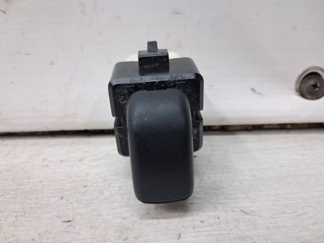 Кнопка підйомника переднього правого скла MR445659 MITSUBISHI