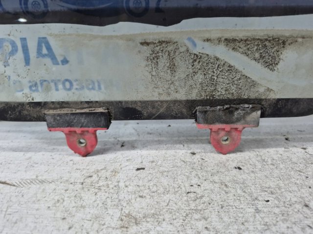 Скло задніх дверей, правих MR487180 MITSUBISHI