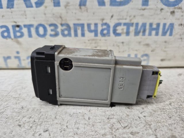 Кнопка коректора фар MR506482 MITSUBISHI