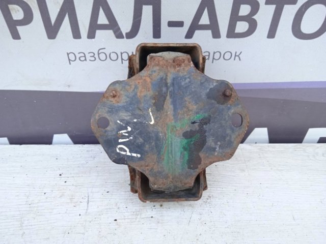 Подушка (опора) двигуна лів./прав. MR510056 MITSUBISHI