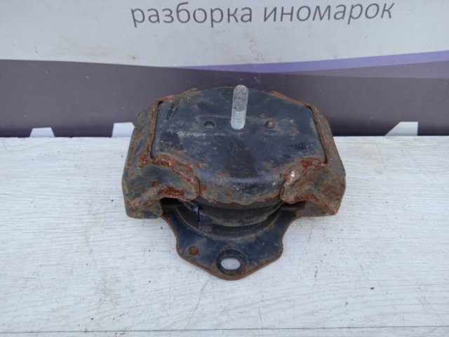 Подушка (опора) двигуна, ліва/права MR510056 MITSUBISHI