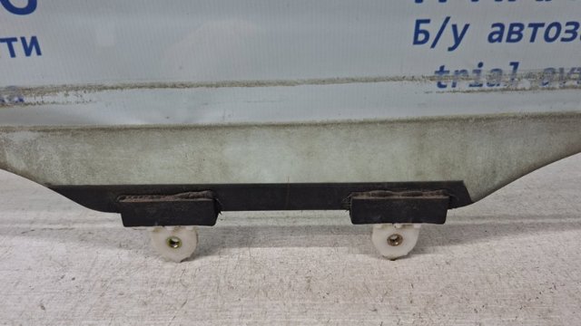 Скло задніх дверей, правих MR525742 MITSUBISHI
