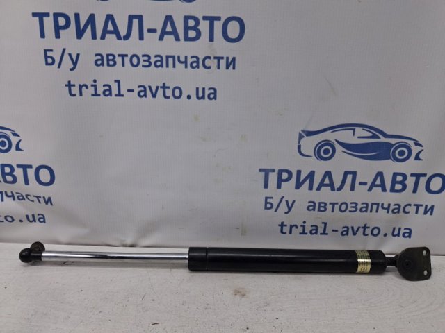 Амортизатор багажника правий MR526933 MITSUBISHI