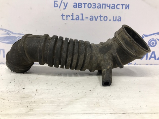 Патрубок повітряний, вихід повітряного фільтра MR571058 MITSUBISHI