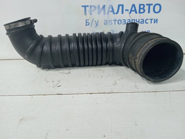 Патрубок повітряний, вихід повітряного фільтра MR571533 MITSUBISHI