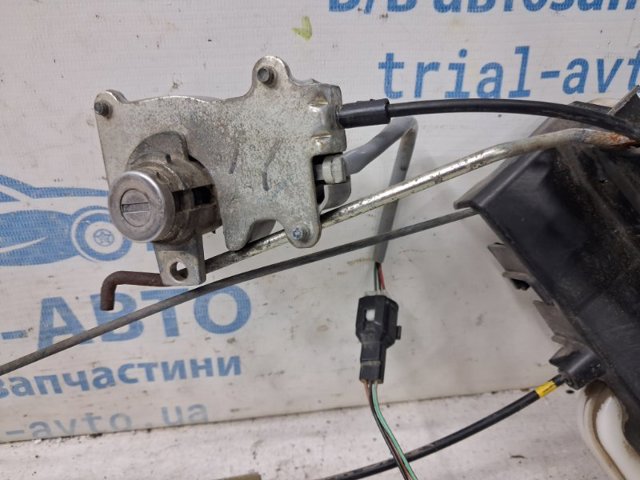 Замок водійських дверей MR573709 MITSUBISHI