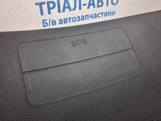 Панель салону передня "торпедо", верхня частина MR633898 MITSUBISHI