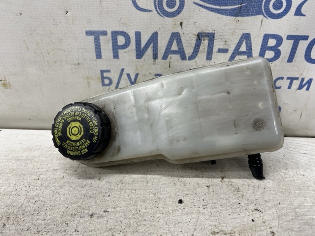 Бачок гальмівної рідини MR955857 MITSUBISHI