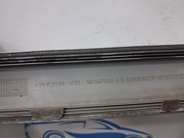 Молдинг передньої лівої двері MR957269 MITSUBISHI
