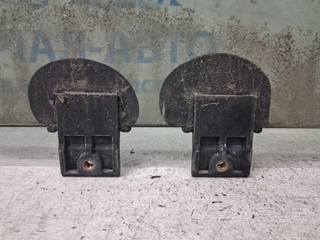 Скло передньої правої двері MR959286 MITSUBISHI