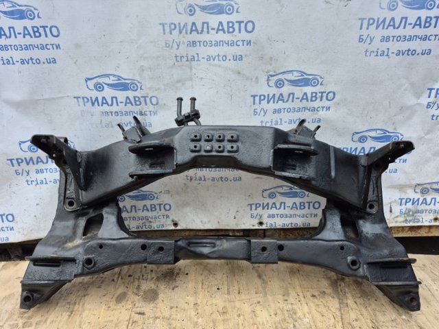 Балка задньої підвіски поперечна MR961172 MITSUBISHI